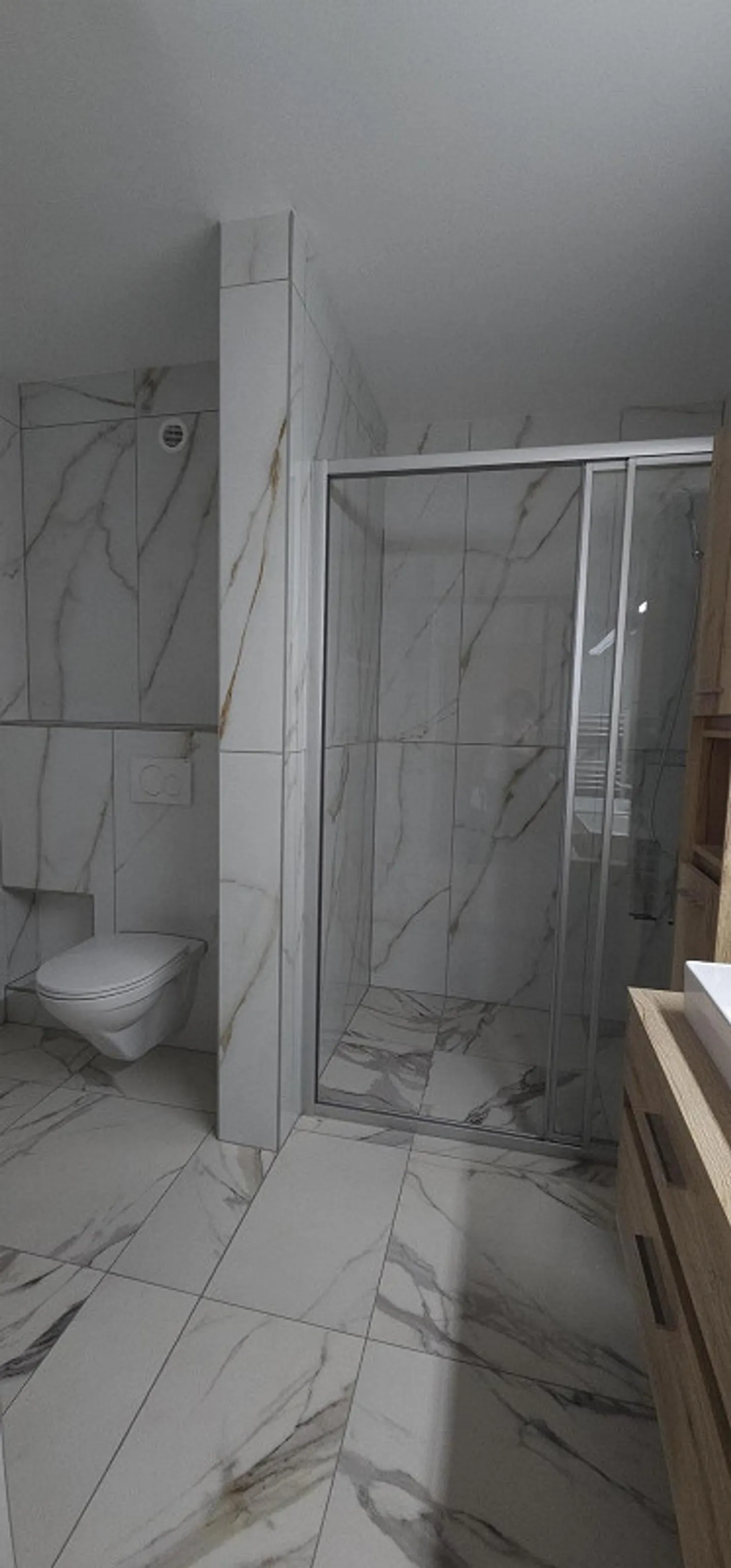 Renovated 4-room apartment in a well-connected location - Photo 9 of 10