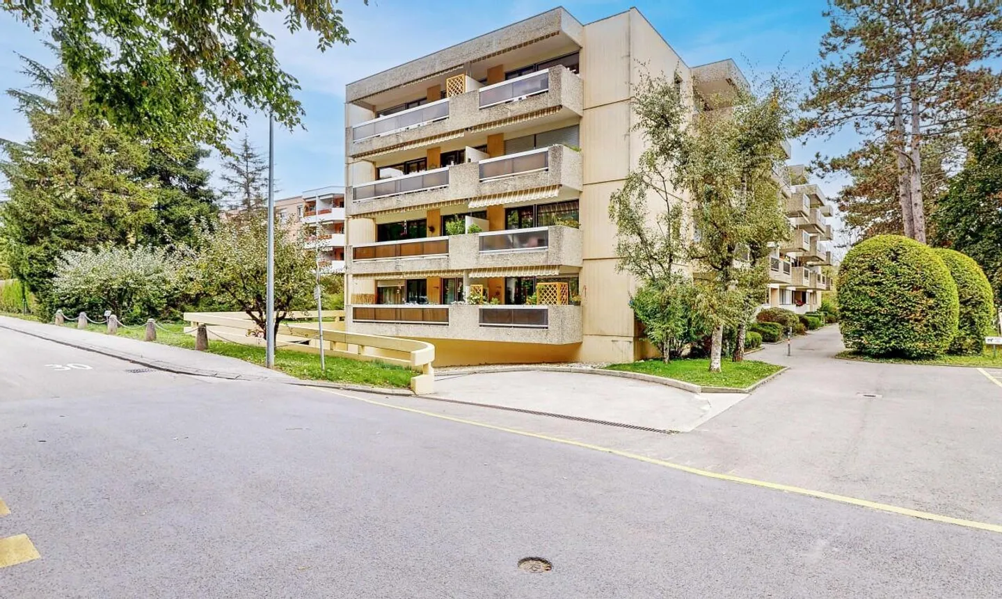 Appartamento ristrutturato e attraversante, idealmente situato - Foto 9 di 11