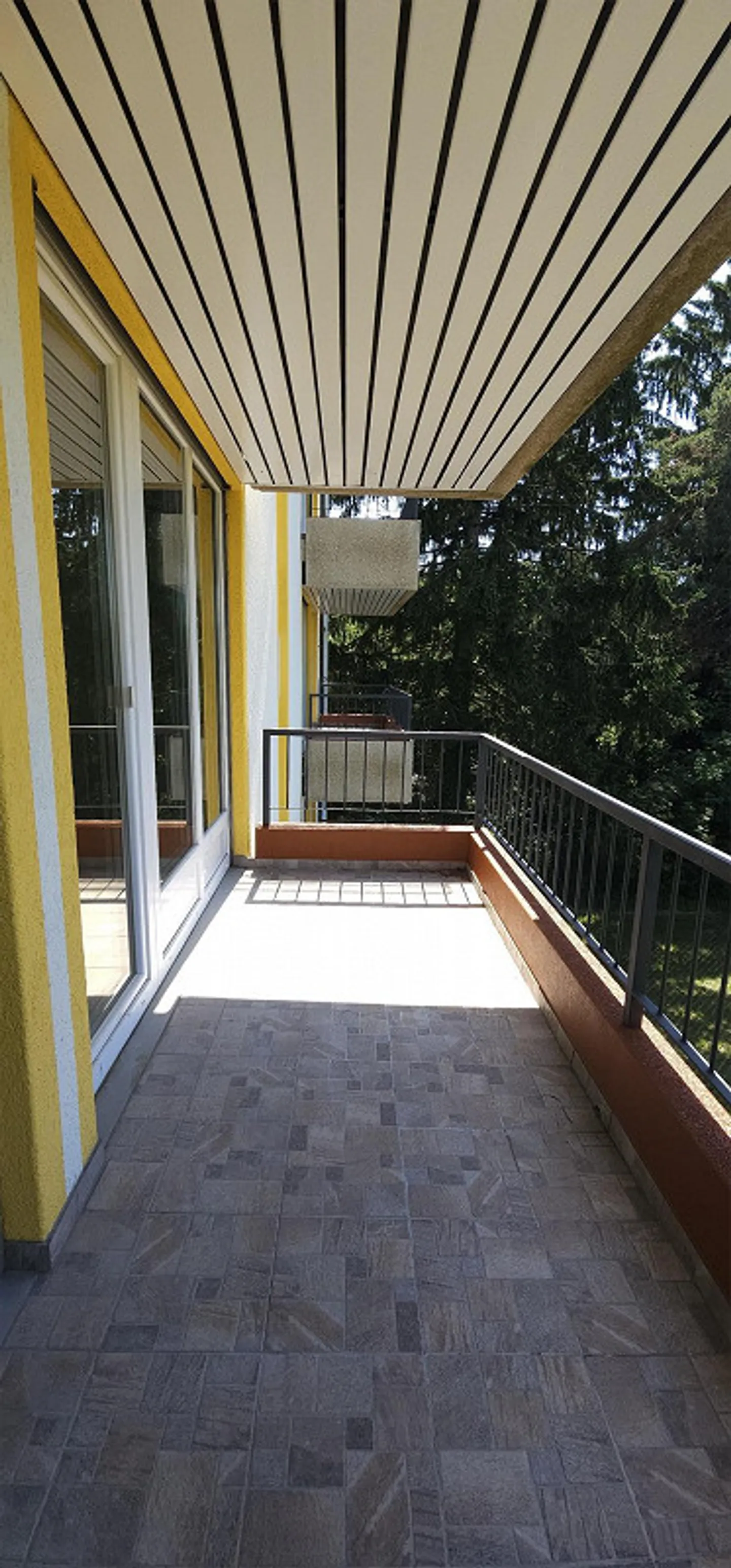 Renovated 4-room apartment in a well-connected location - Photo 6 of 10