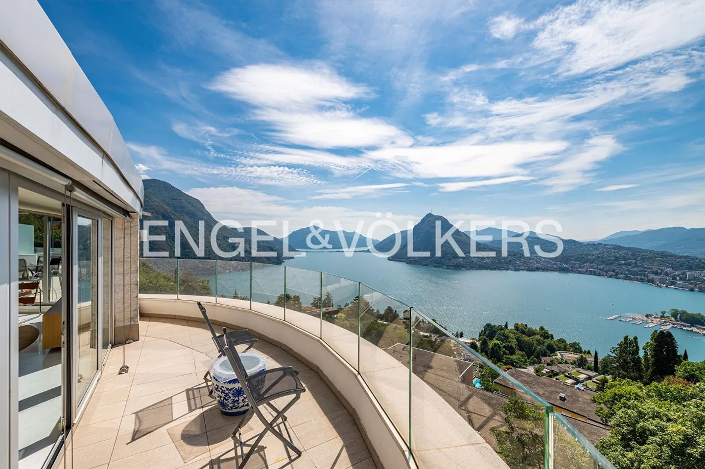Duplex exclusif avec vue unique sur le lac - Photo 1 sur 13