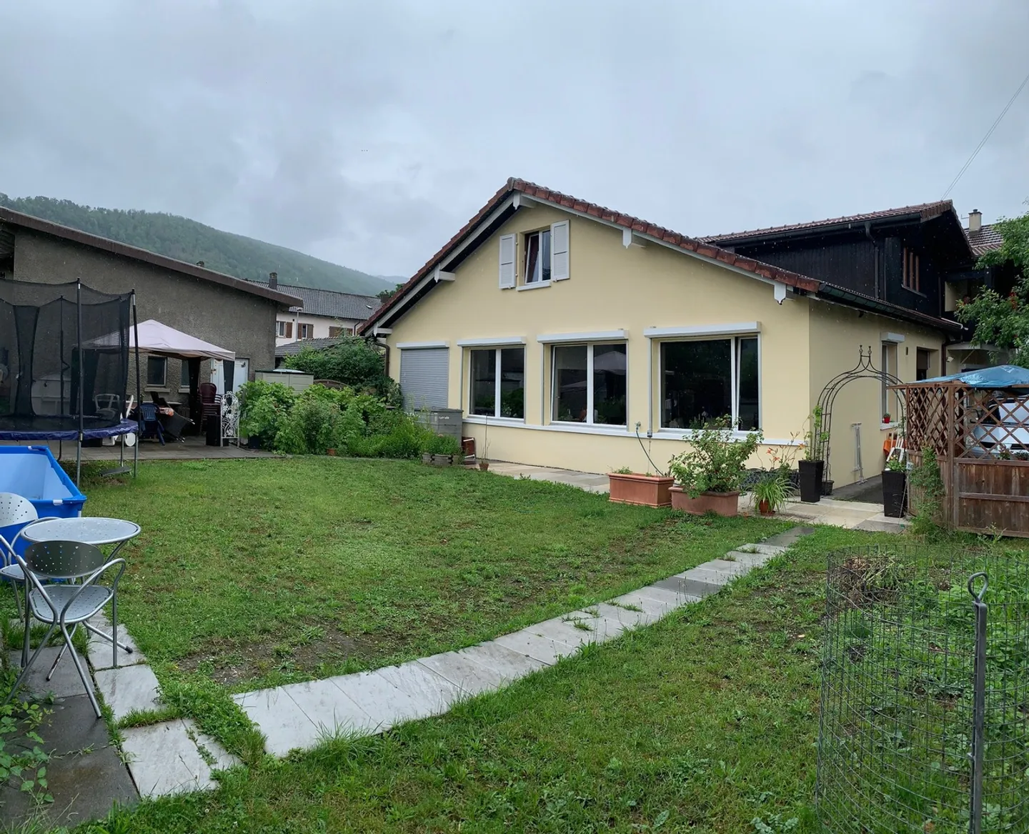 Magnifica casa con 2 grandi e luminosi appartamenti. - Foto 1 di 26