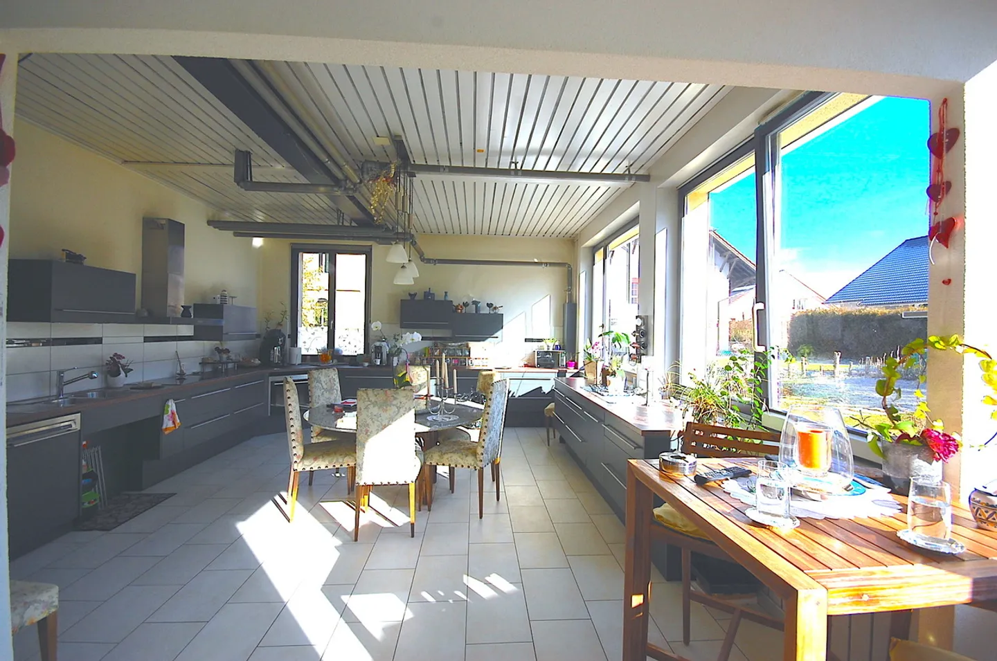Magnifica casa con 2 grandi e luminosi appartamenti. - Foto 3 di 26
