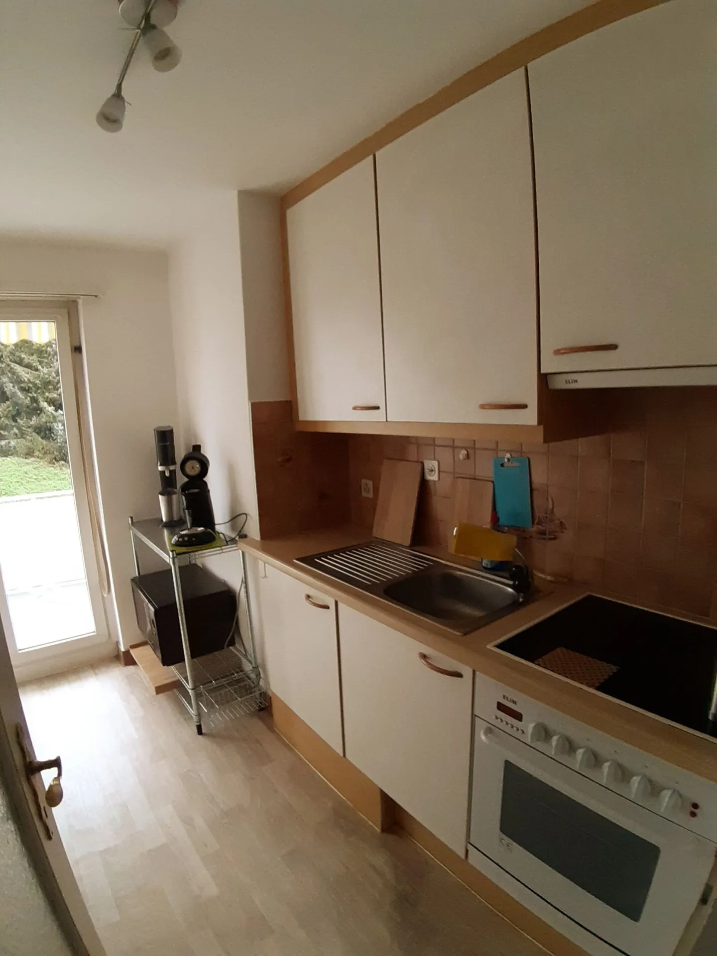 Appartement dans un emplacement central et calme avec un beau balcon - Photo 5 sur 9