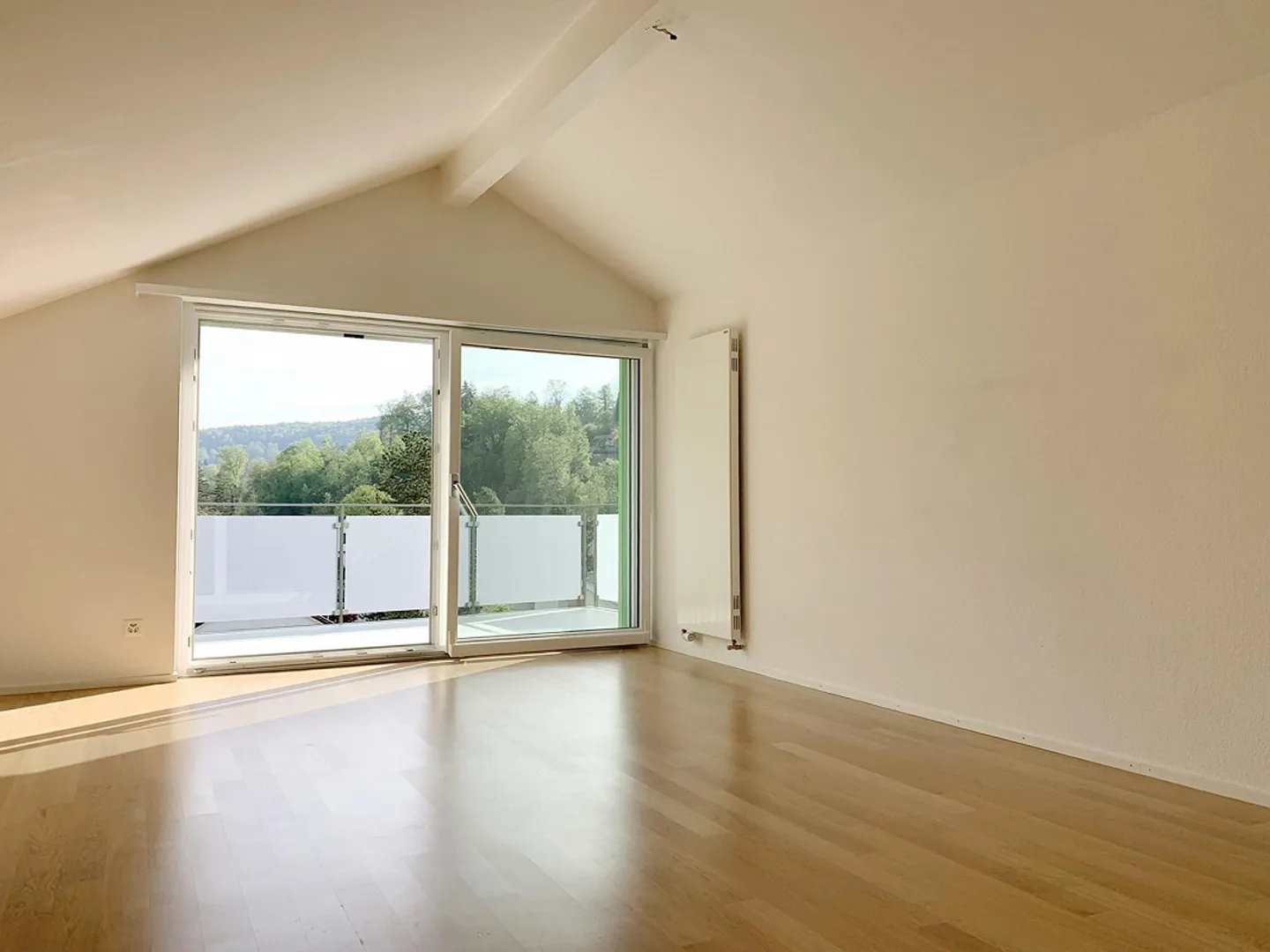 Moderno appartamento singolo con grande balcone nel verde - Foto 9 di 9