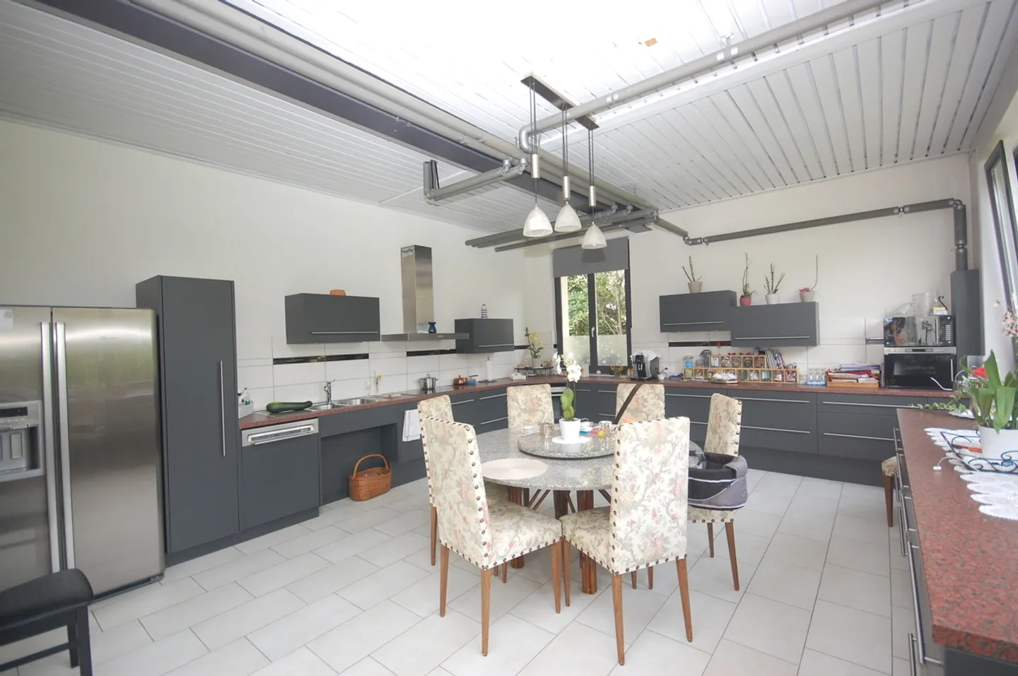 Magnifica casa con 2 grandi e luminosi appartamenti. - Foto 7 di 26