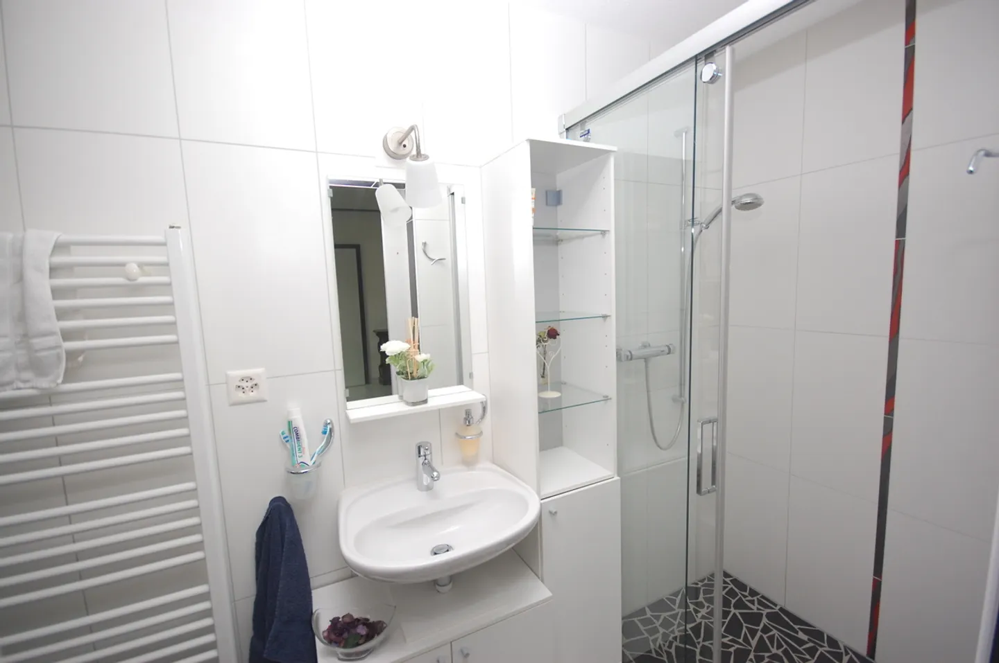Magnifica casa con 2 grandi e luminosi appartamenti. - Foto 9 di 26