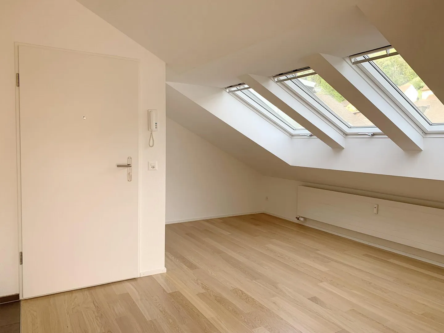 Moderno appartamento singolo con grande balcone nel verde - Foto 6 di 9