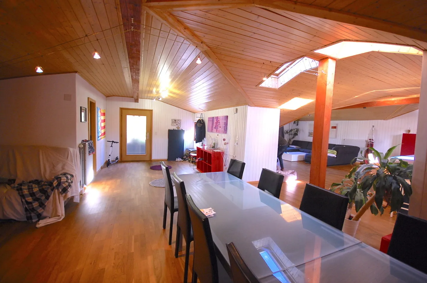 Magnifica casa con 2 grandi e luminosi appartamenti. - Foto 13 di 26