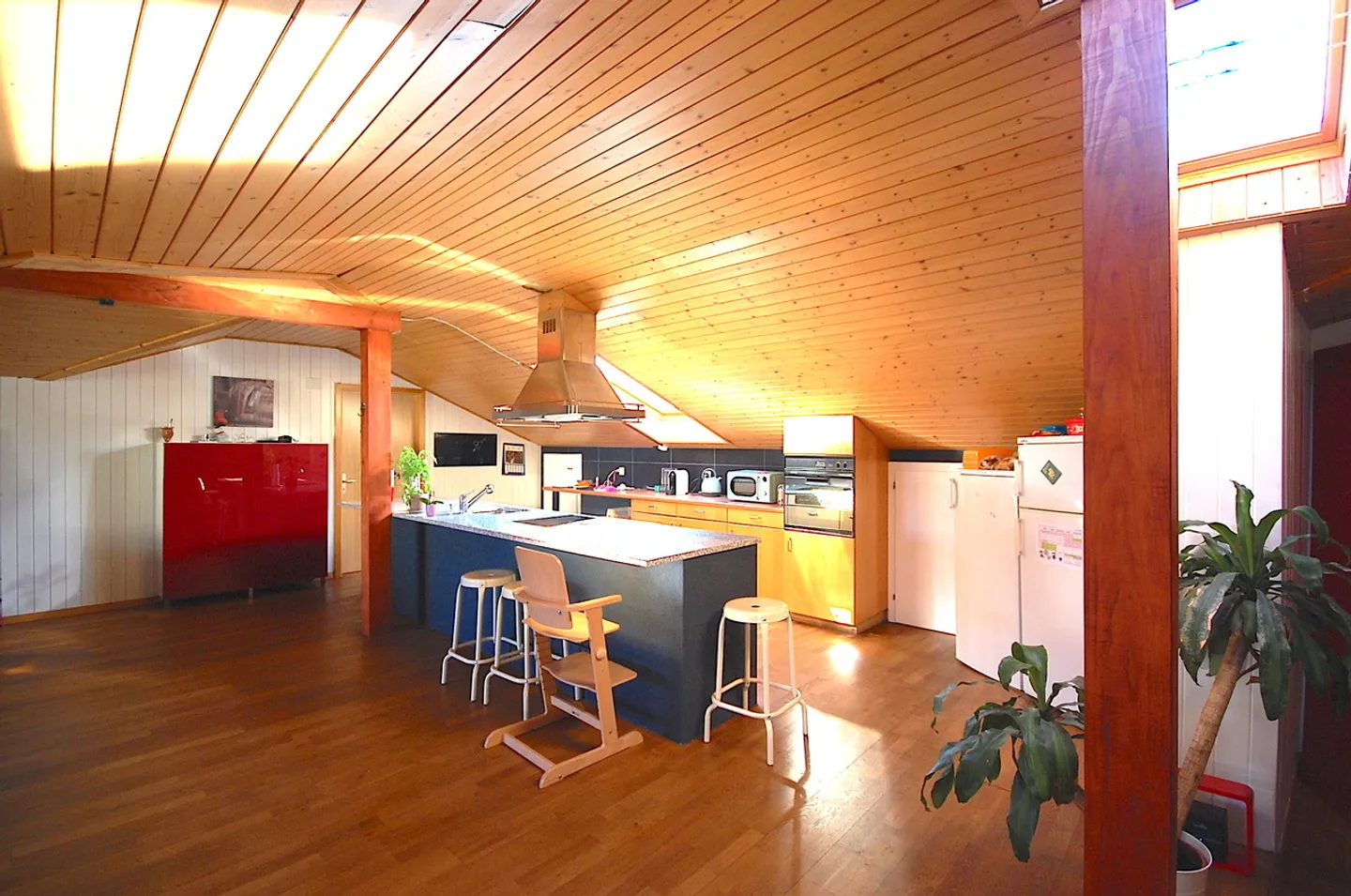 Magnifica casa con 2 grandi e luminosi appartamenti. - Foto 14 di 26