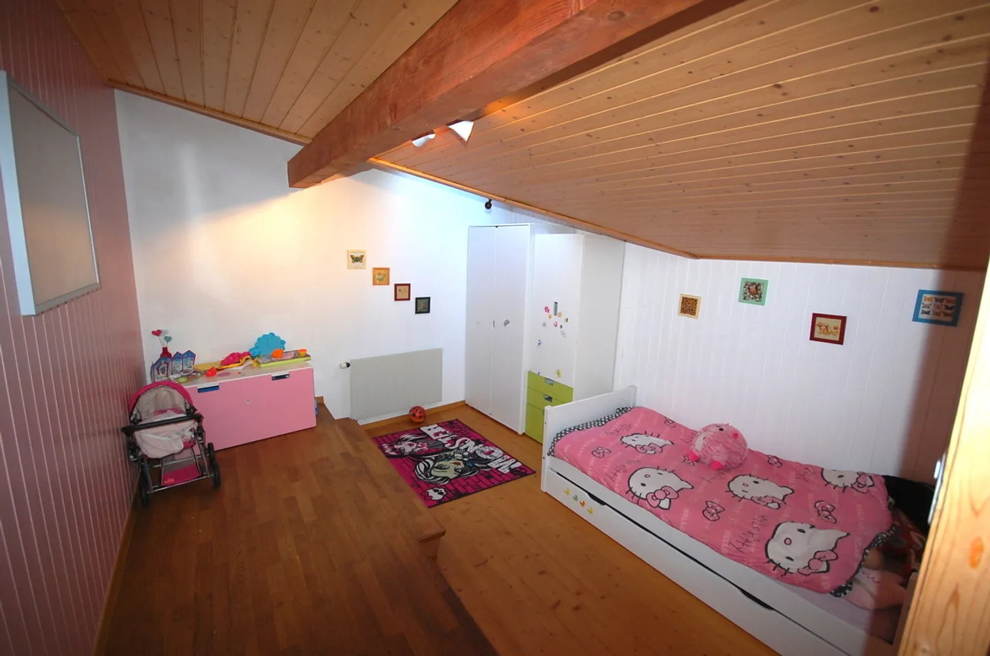 Magnifica casa con 2 grandi e luminosi appartamenti. - Foto 18 di 26