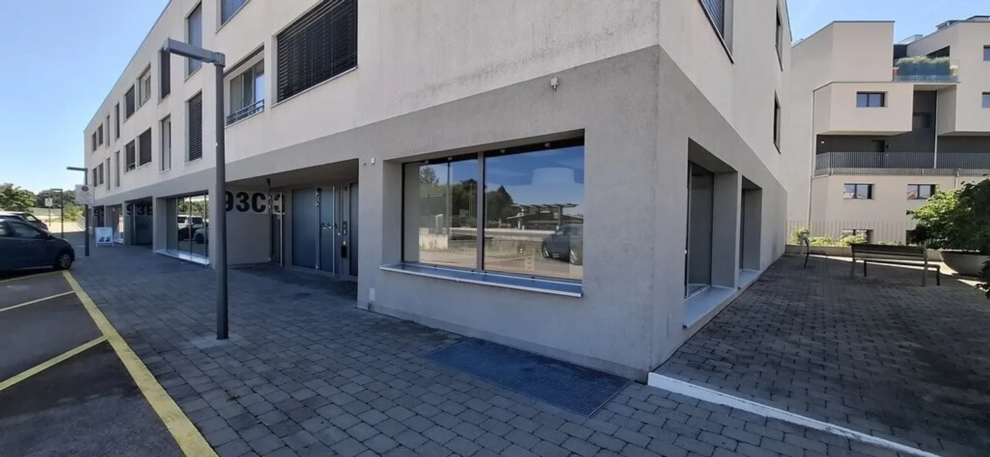 Geräumige Gewerbefläche im Erdgeschoss von 127m2 - Foto 3 von 12