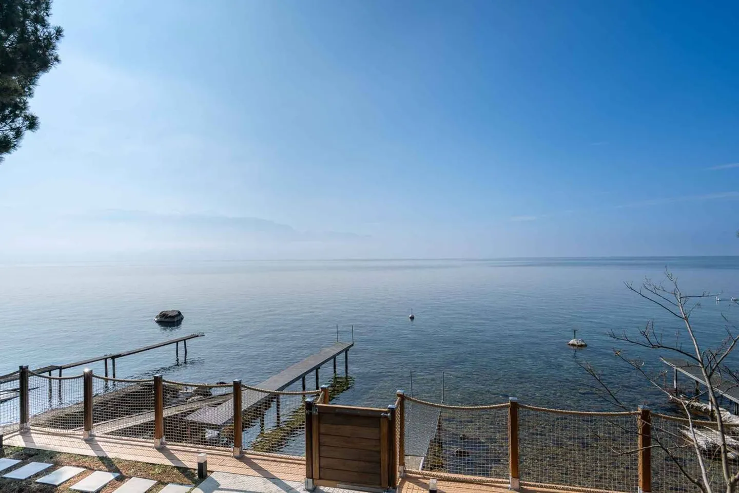 Waterfront property with private elevator, private pontoon and boat shelter - Photo 6 of 6