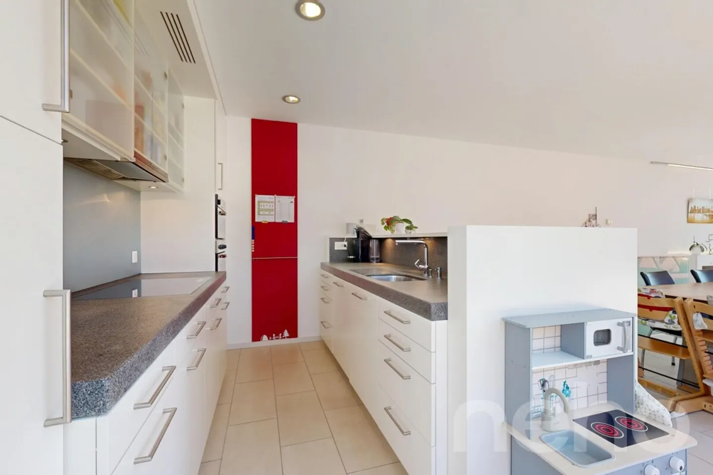 Spacious 4.5-Room Apartment - Photo 2 of 12