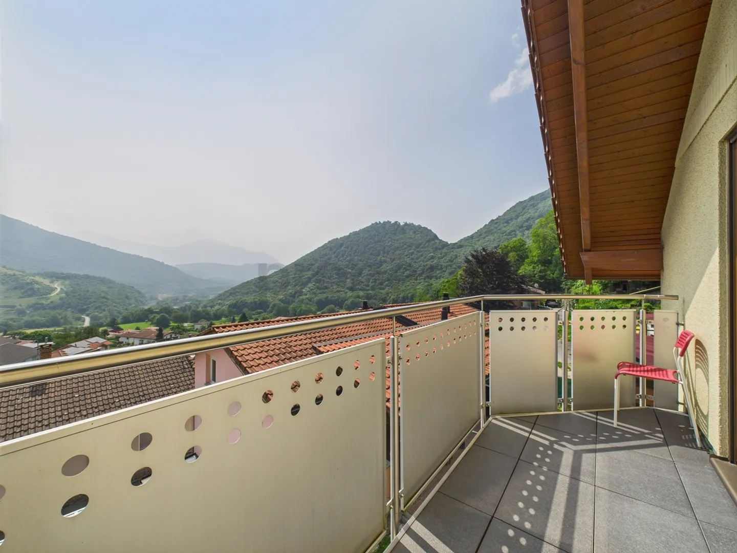 Wunderschönes Einfamilienhaus mit 4,5 Zimmern und Garten in Sigirino - Foto 11 von 12