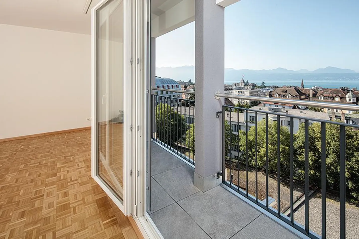 Studio unter dem Bahnhof, 2021 renoviert mit Blick auf den See - Foto 2 von 8