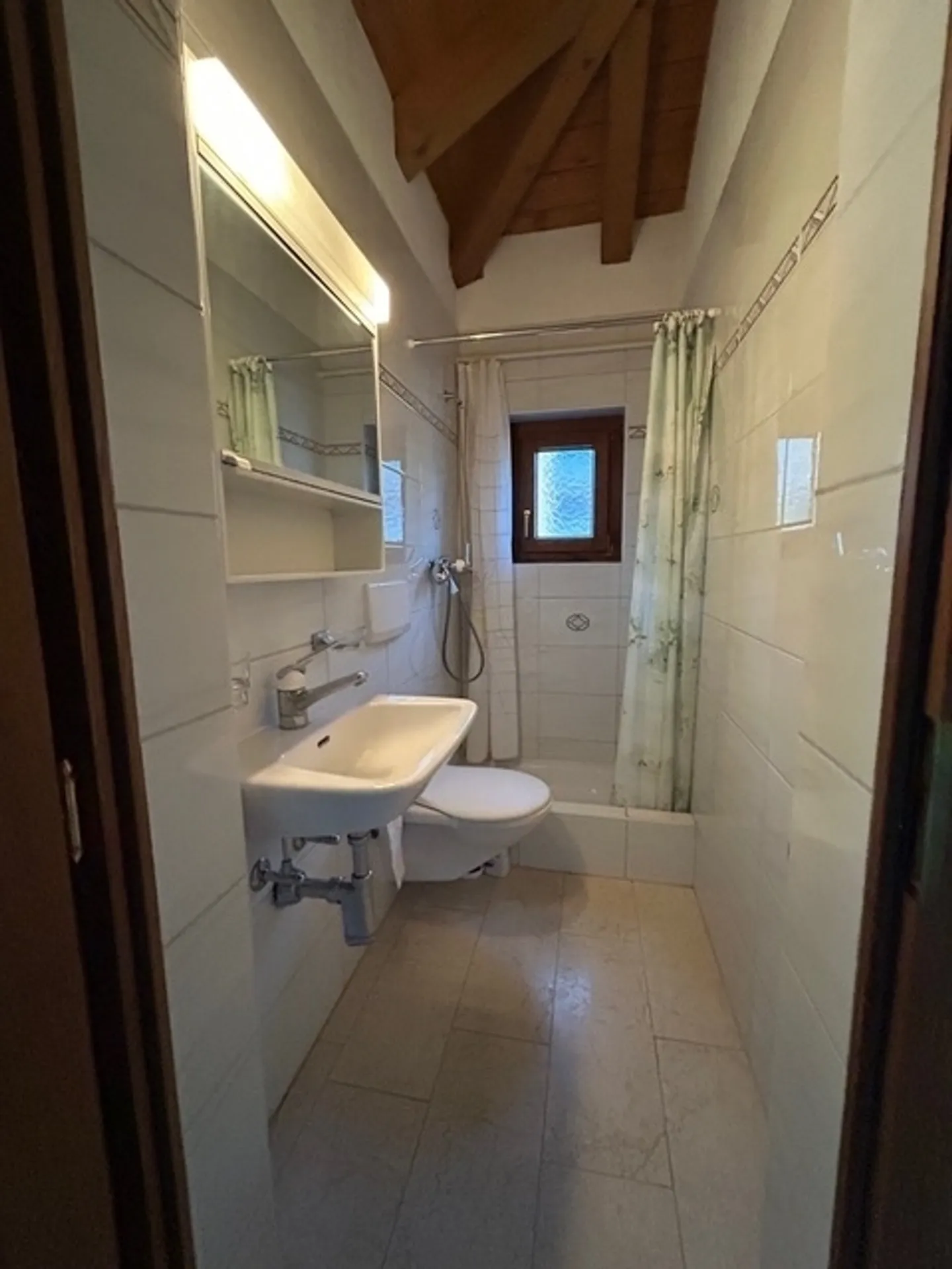 Charming Attic Apartment with Lake View in Schmerikon - Photo 10 of 13