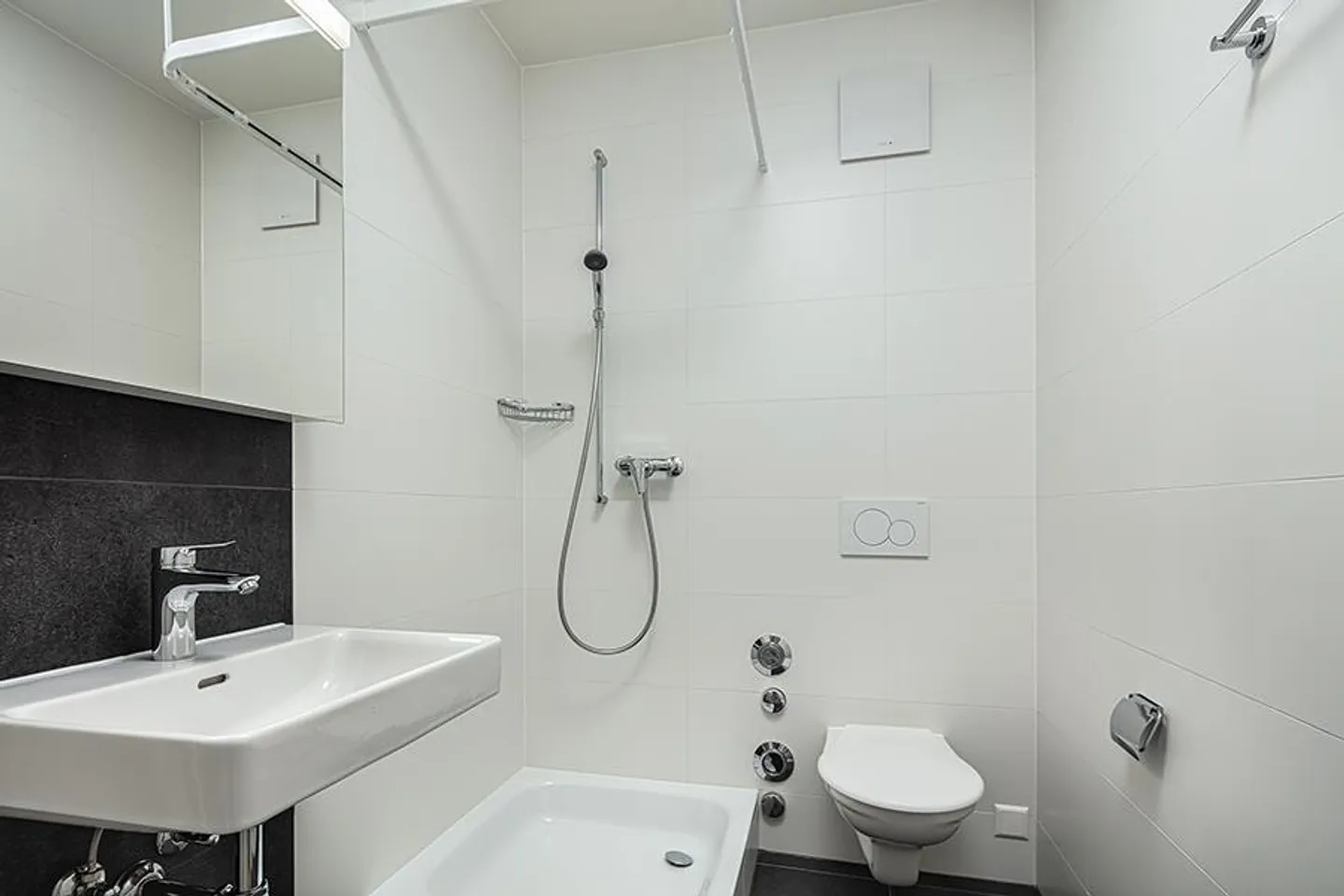 Studio unter dem Bahnhof, 2021 renoviert mit Blick auf den See - Foto 4 von 8