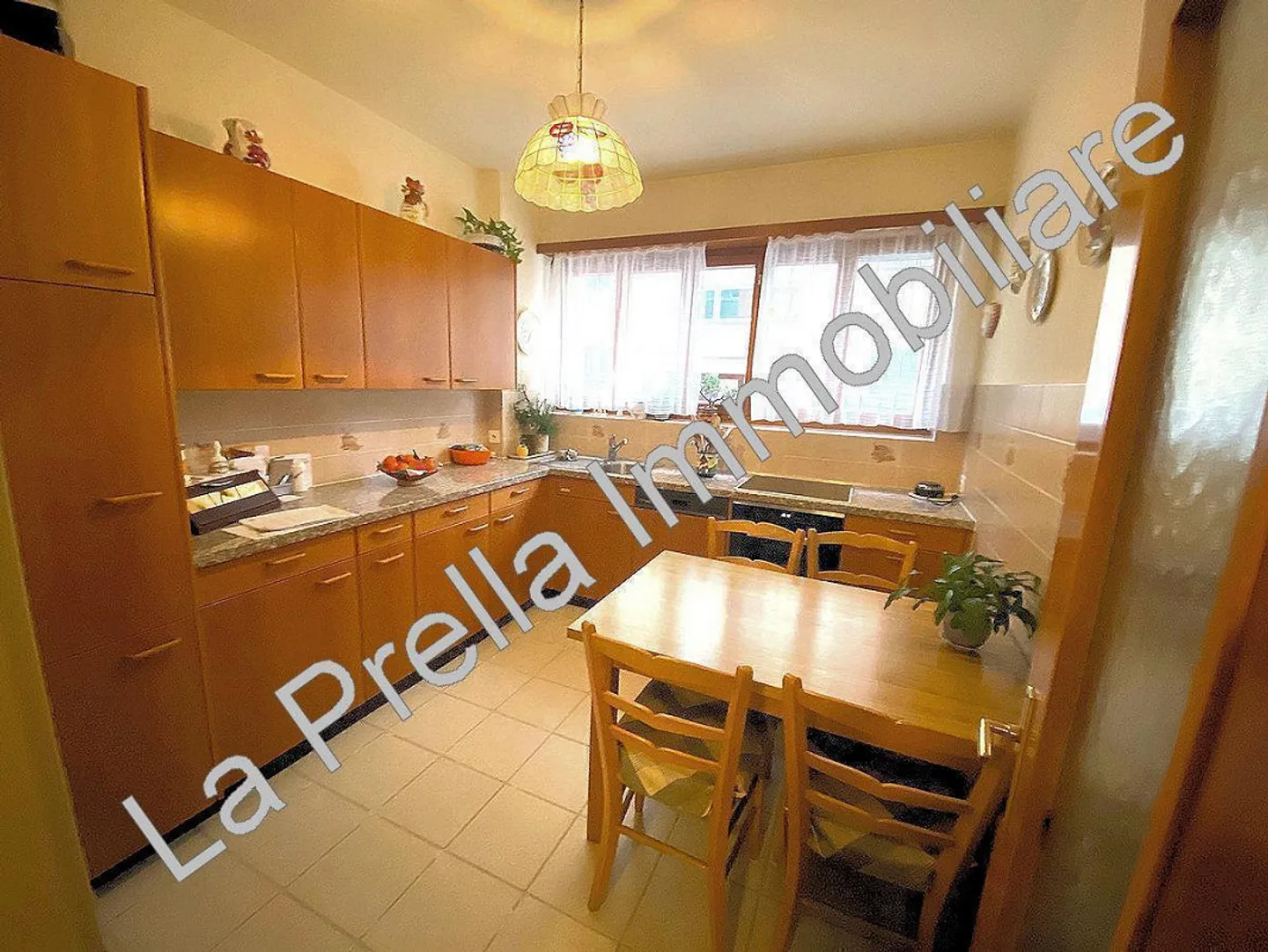 Mendrisio 3.5 spacious apartment a stone's throw from the center - Photo 2 of 10