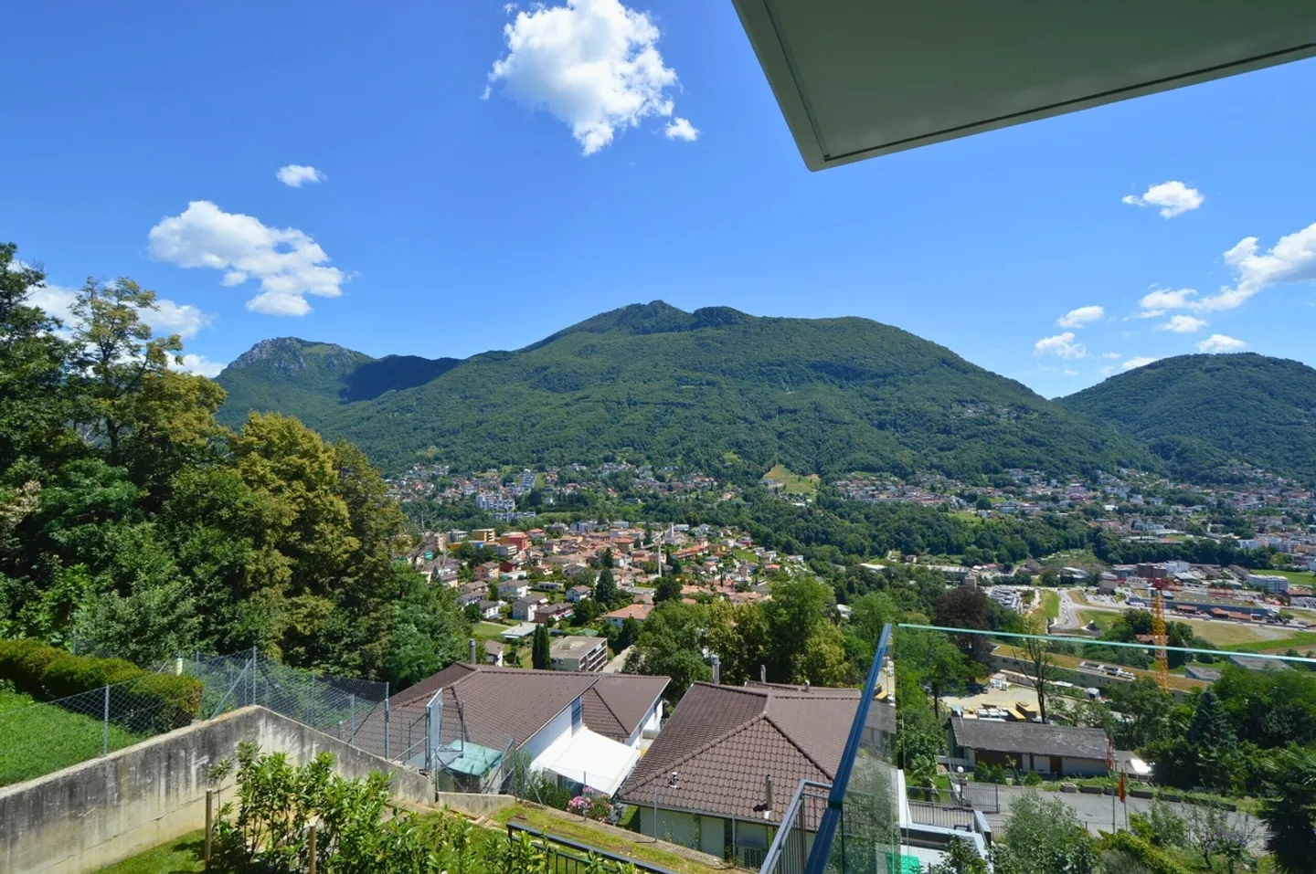 Appartamento spazioso con terrazza - Foto 4 di 15