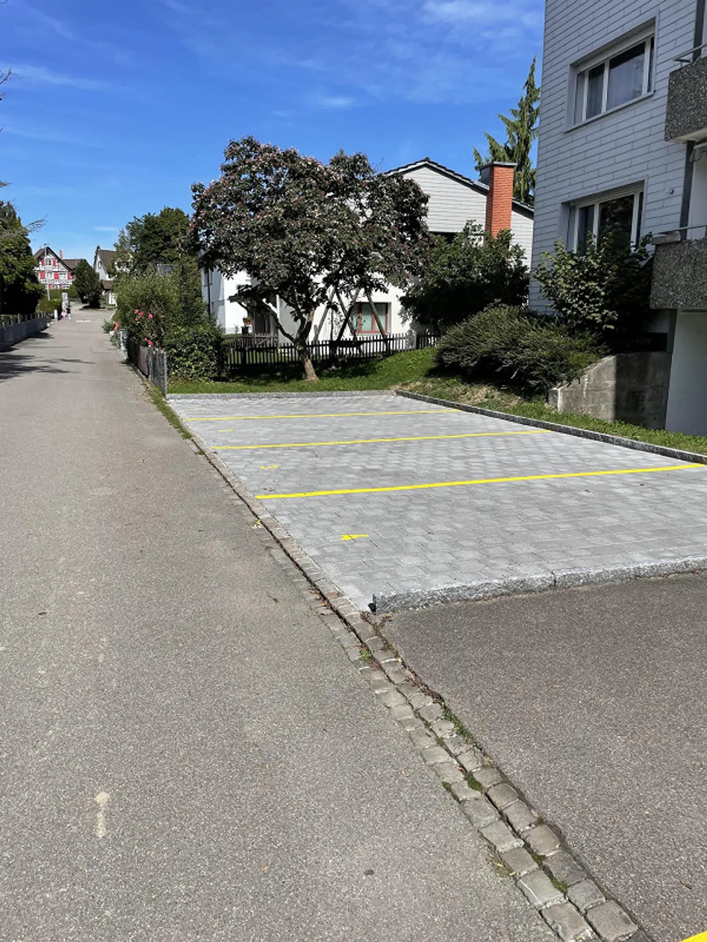 plusieurs places de stationnement gratuites - Photo 1 sur 4