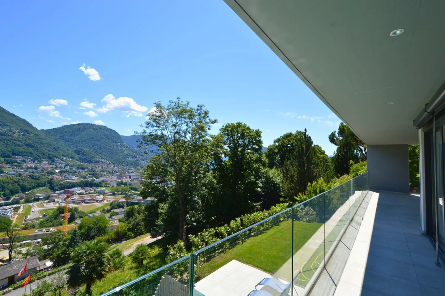 Appartamento spazioso con terrazza - Foto 3 di 15