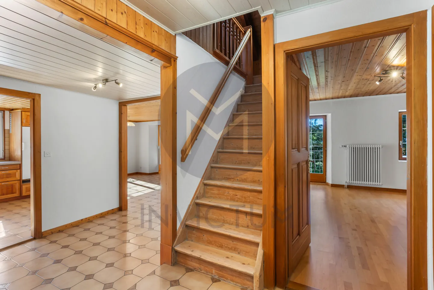 Geräumiges 9,5-Zimmer-Einfamilienhaus mit zwei Wohnungen in Les Avants. - Foto 11 von 26