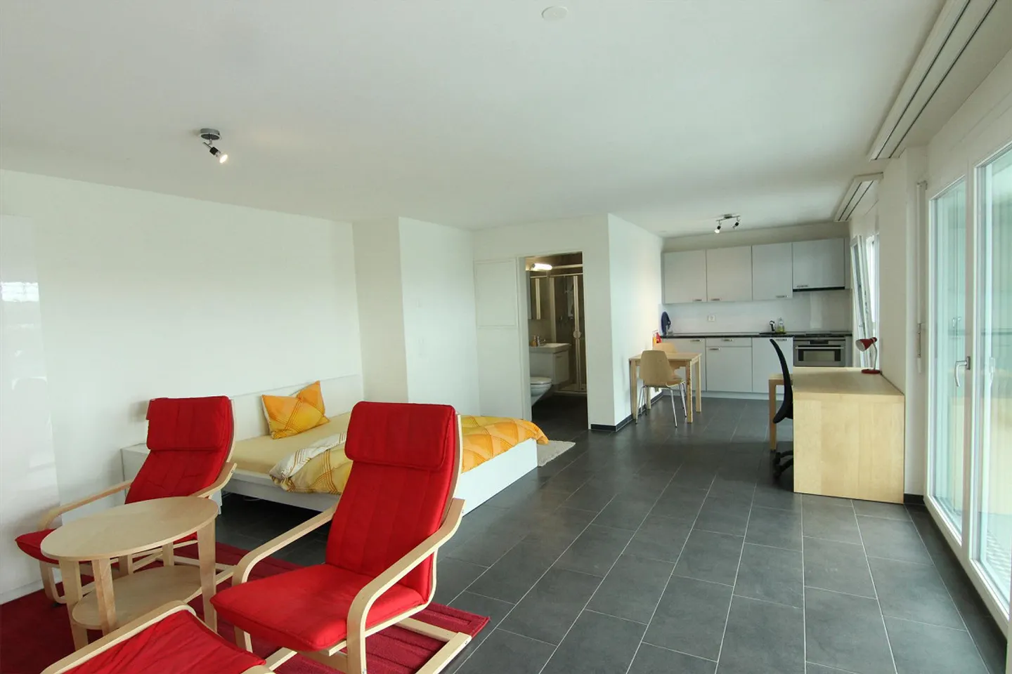 Appartement simple dans un emplacement central - Photo 3 sur 6