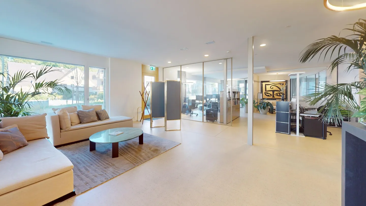 A Room of Perspectives: approx. 320 m2 for Your Business Idea - Photo 2 of 23