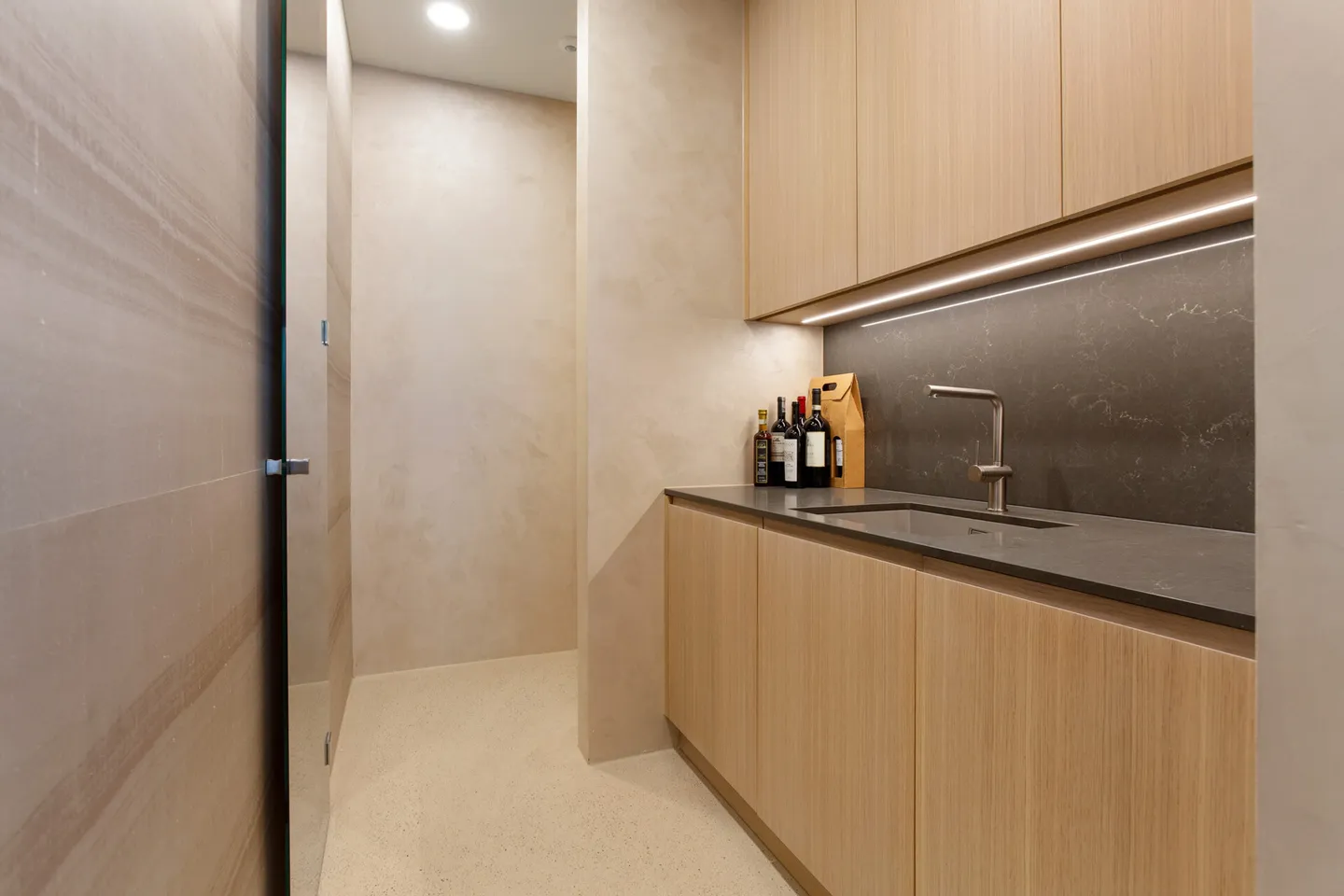 A Room of Perspectives: approx. 320 m2 for Your Business Idea - Photo 6 of 23