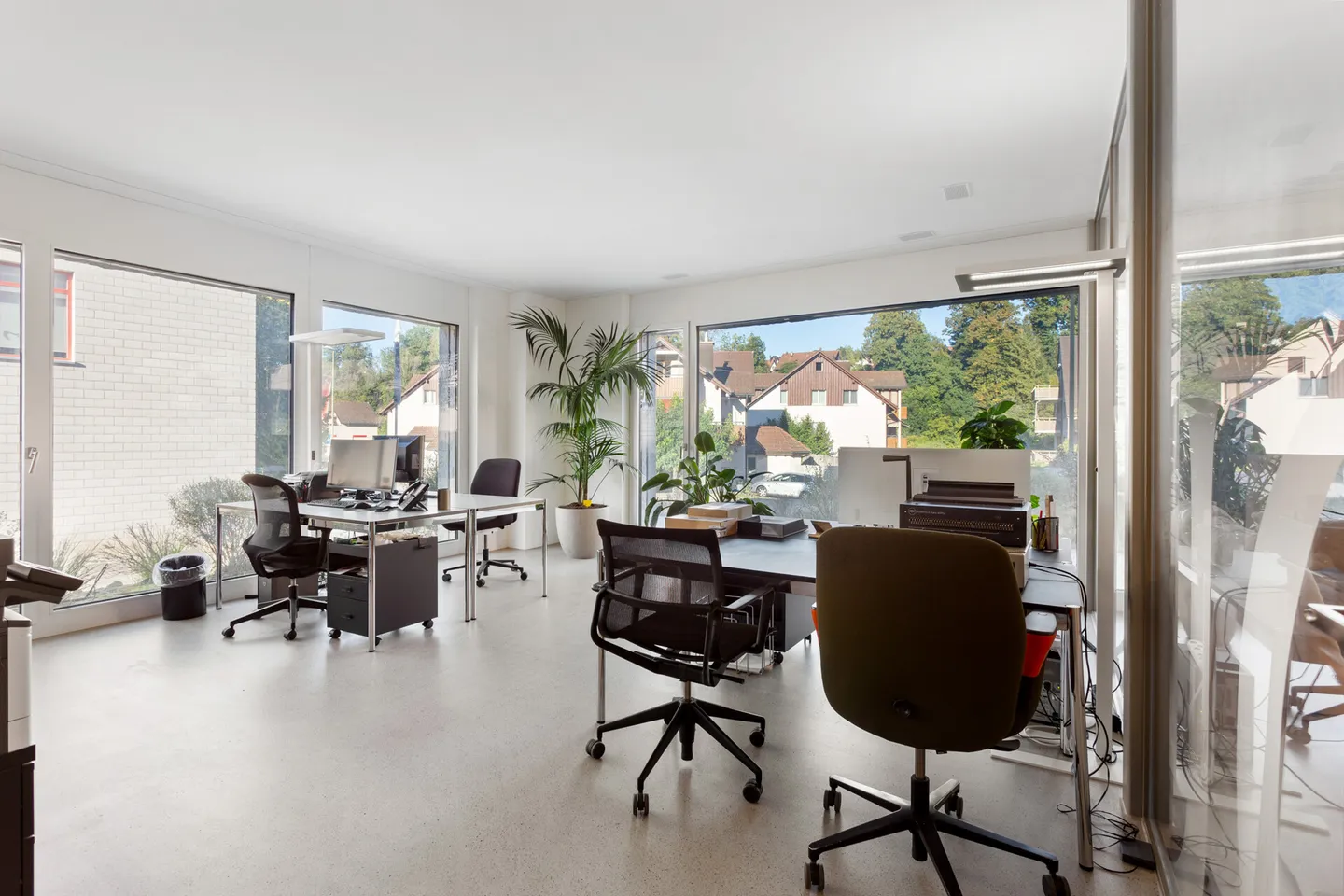 A Room of Perspectives: approx. 320 m2 for Your Business Idea - Photo 9 of 23