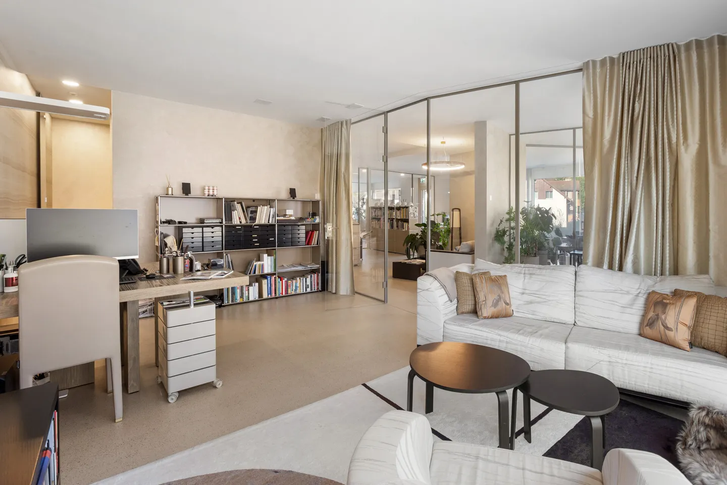 A Room of Perspectives: approx. 320 m2 for Your Business Idea - Photo 10 of 23