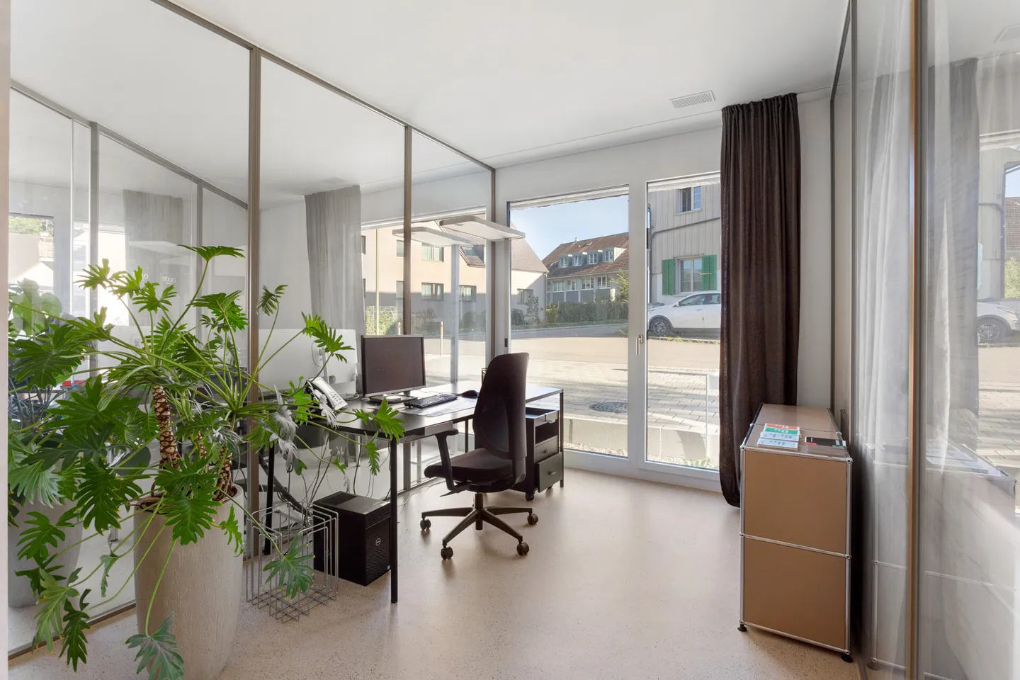 A Room of Perspectives: approx. 320 m2 for Your Business Idea - Photo 11 of 23