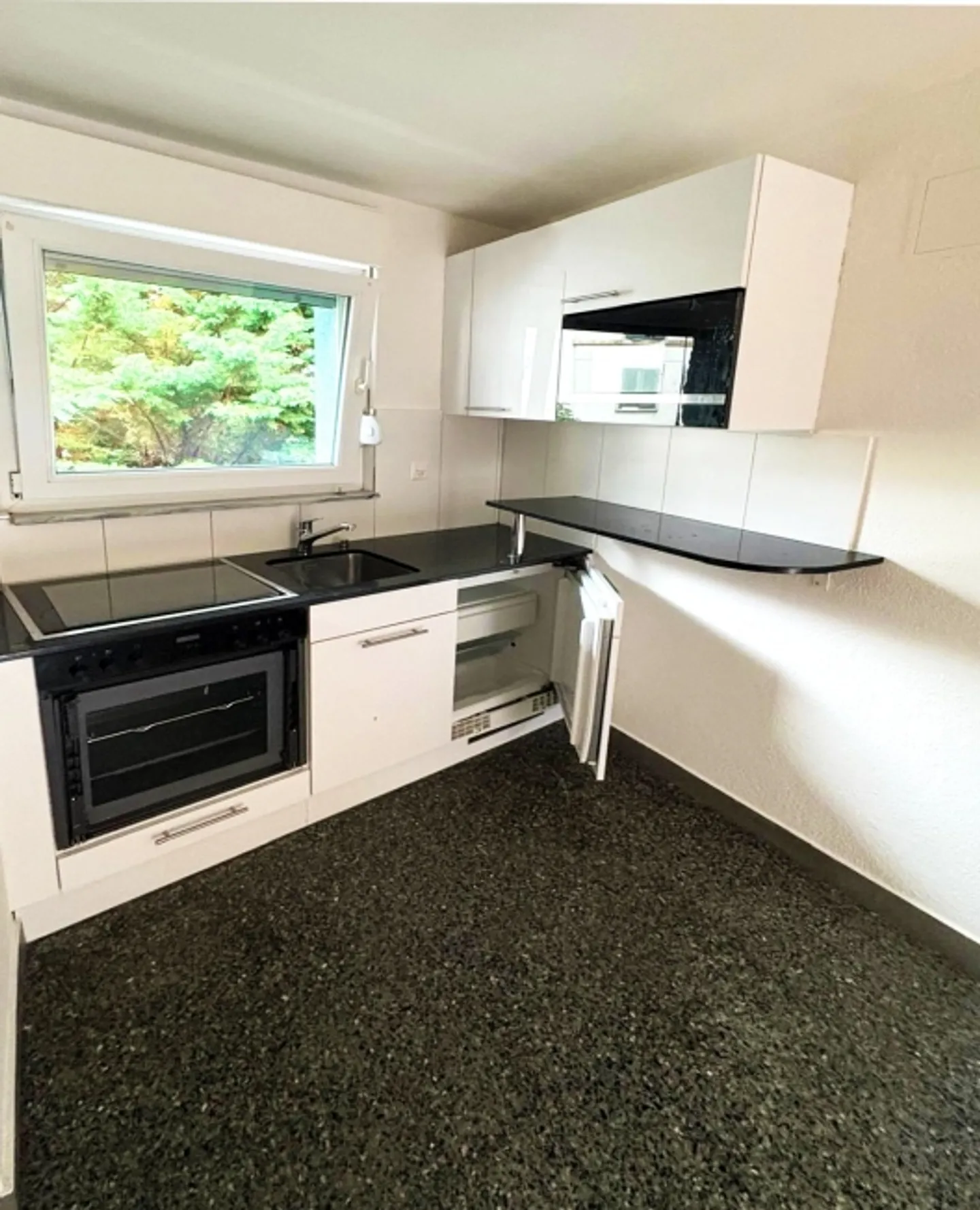 Superbe appartement pour une personne, idéalement situé - Photo 2 sur 4