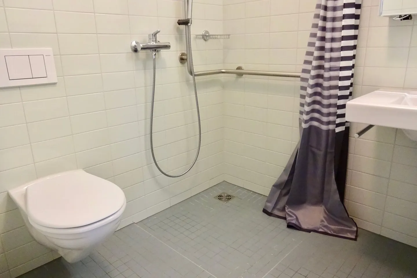 COMMUNITY STUDIO - Photo 2 of 13