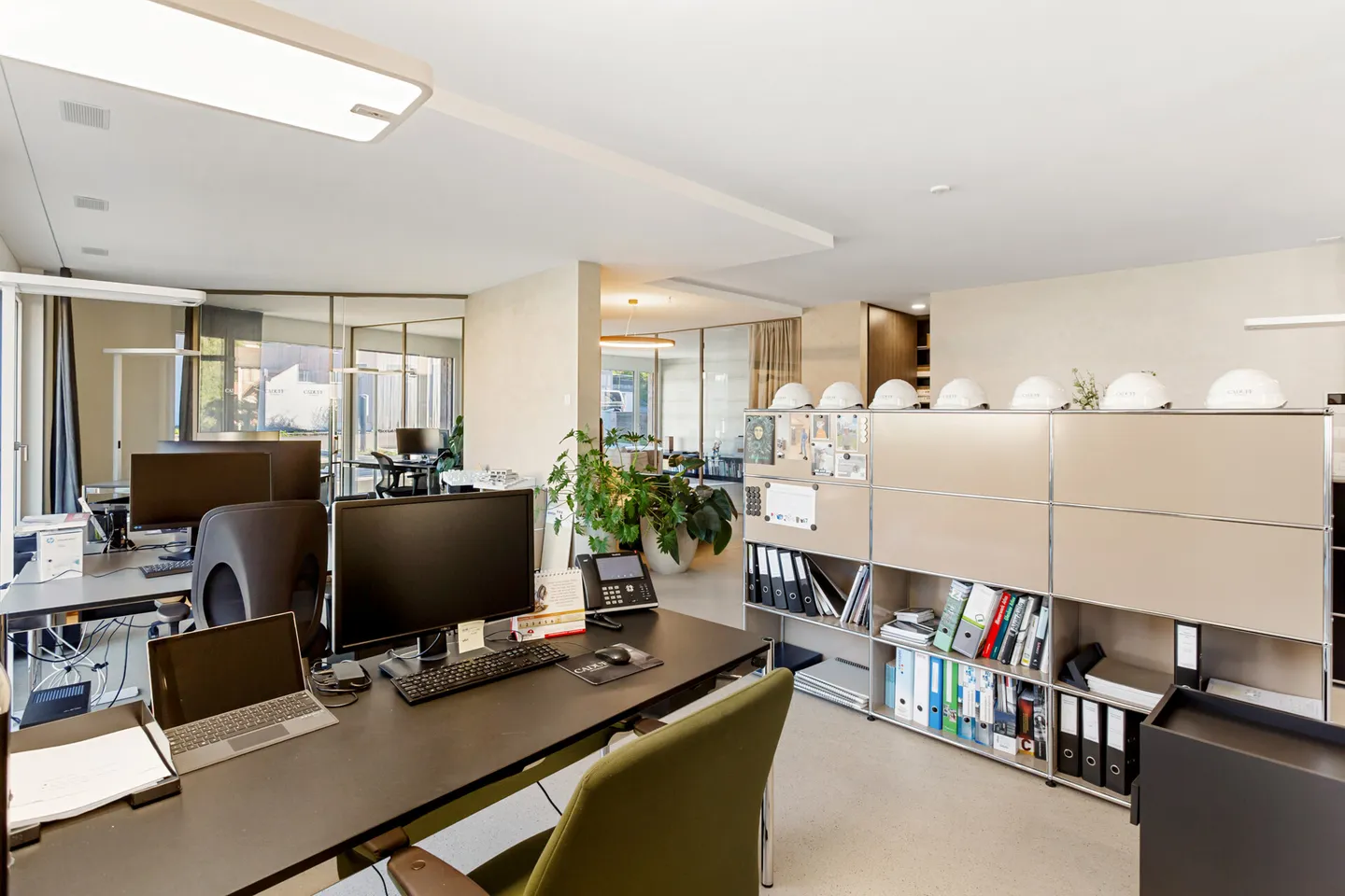 A Room of Perspectives: approx. 320 m2 for Your Business Idea - Photo 13 of 23