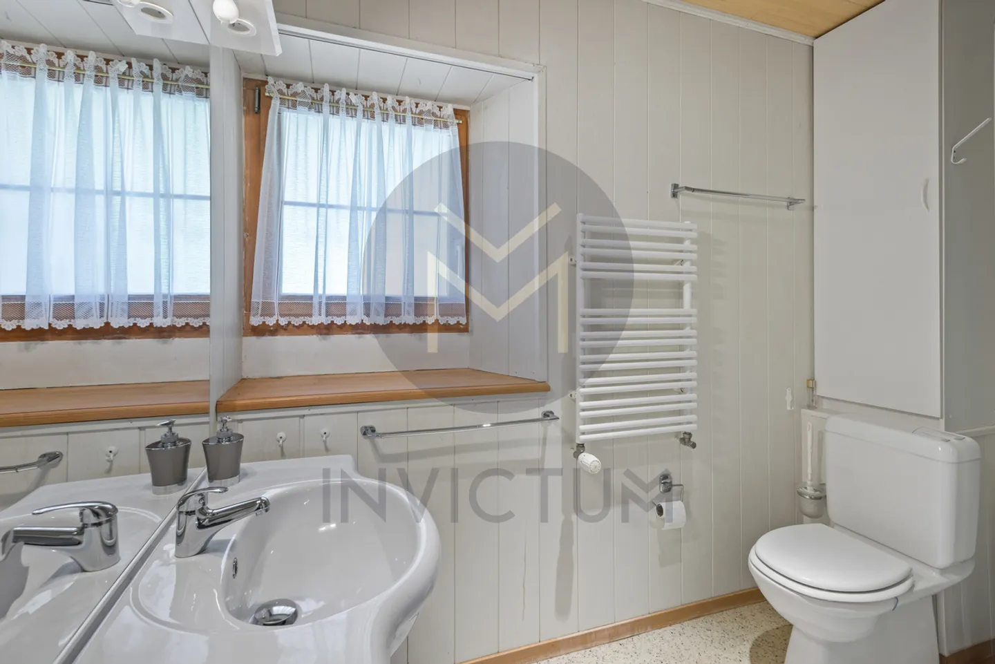 Geräumiges 9,5-Zimmer-Einfamilienhaus mit zwei Wohnungen in Les Avants. - Foto 21 von 26