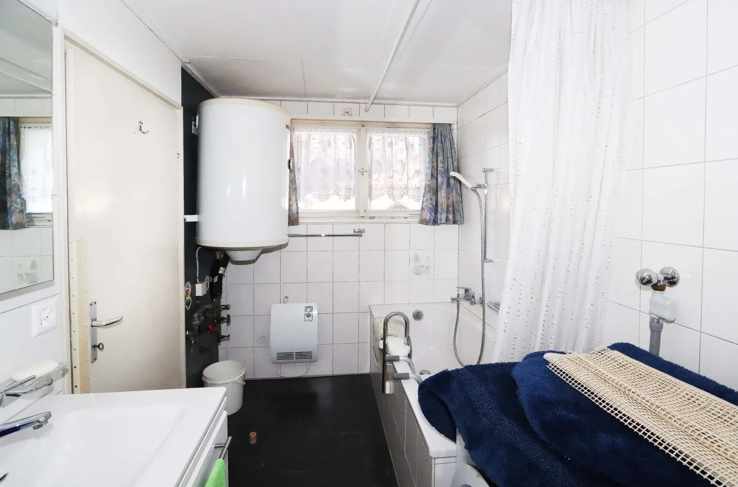 Dreamlike semi-detached family house in a beautiful and quiet location in Diesbach GL - Photo 13 of 20