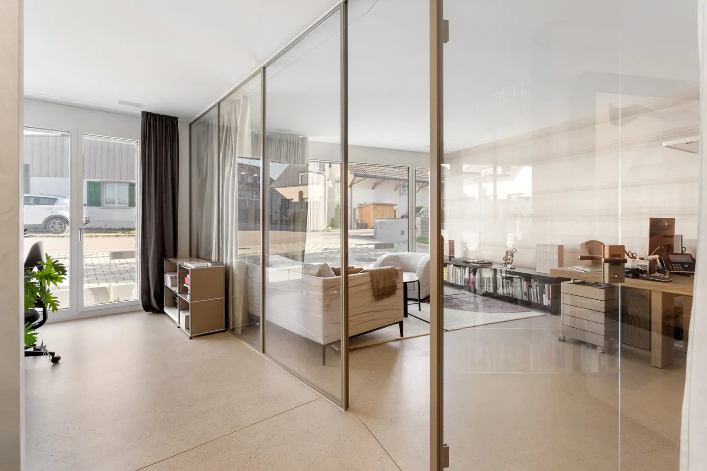 A Room of Perspectives: approx. 320 m2 for Your Business Idea - Photo 17 of 23