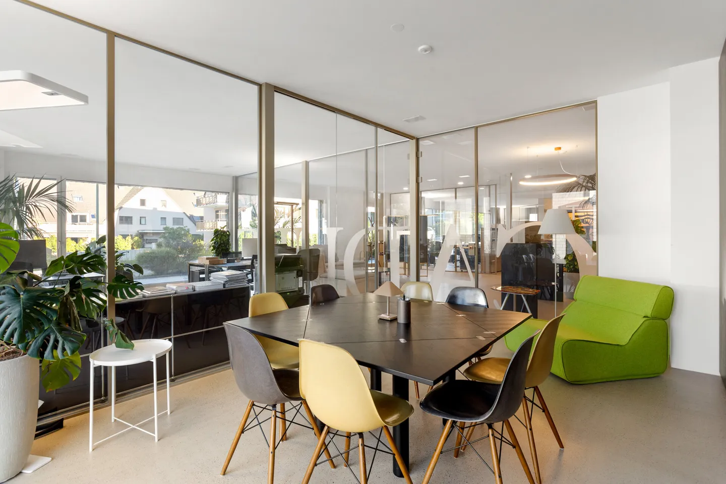 A Room of Perspectives: approx. 320 m2 for Your Business Idea - Photo 18 of 23