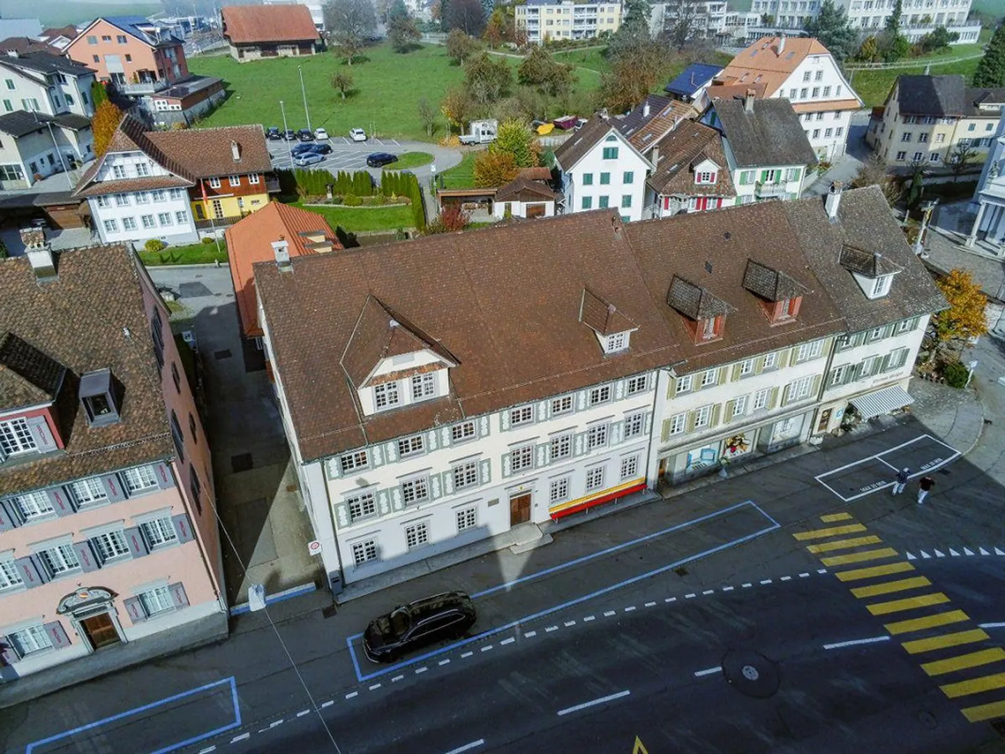 Characterful property in the historic town center - Photo 1 of 13