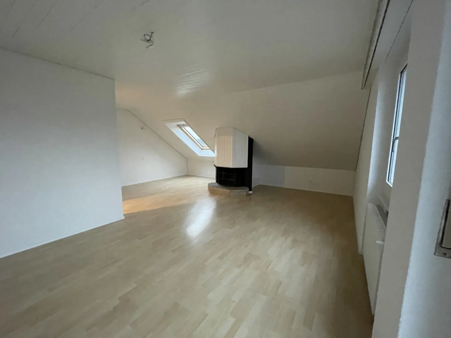 Moderne 3.5-Zimmer-Dachwohnung in Liebefeld – mit Balkon - Foto 1 von 9