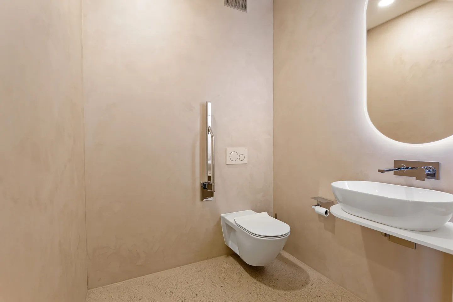 A Room of Perspectives: approx. 320 m2 for Your Business Idea - Photo 20 of 23