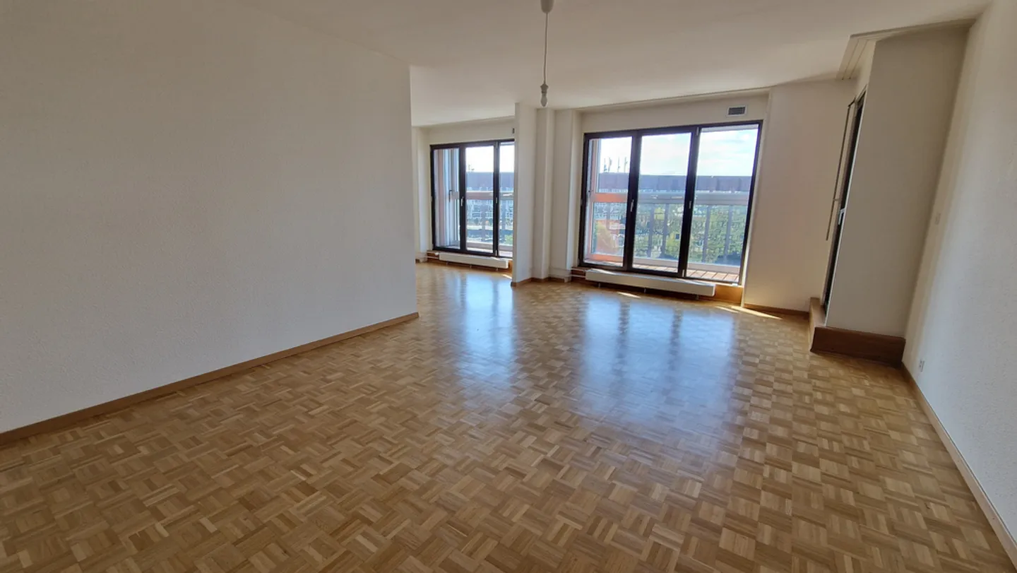 BOUCHET - 4 ROOMS BRIGHT ON THE 6TH FLOOR - Photo 3 of 8