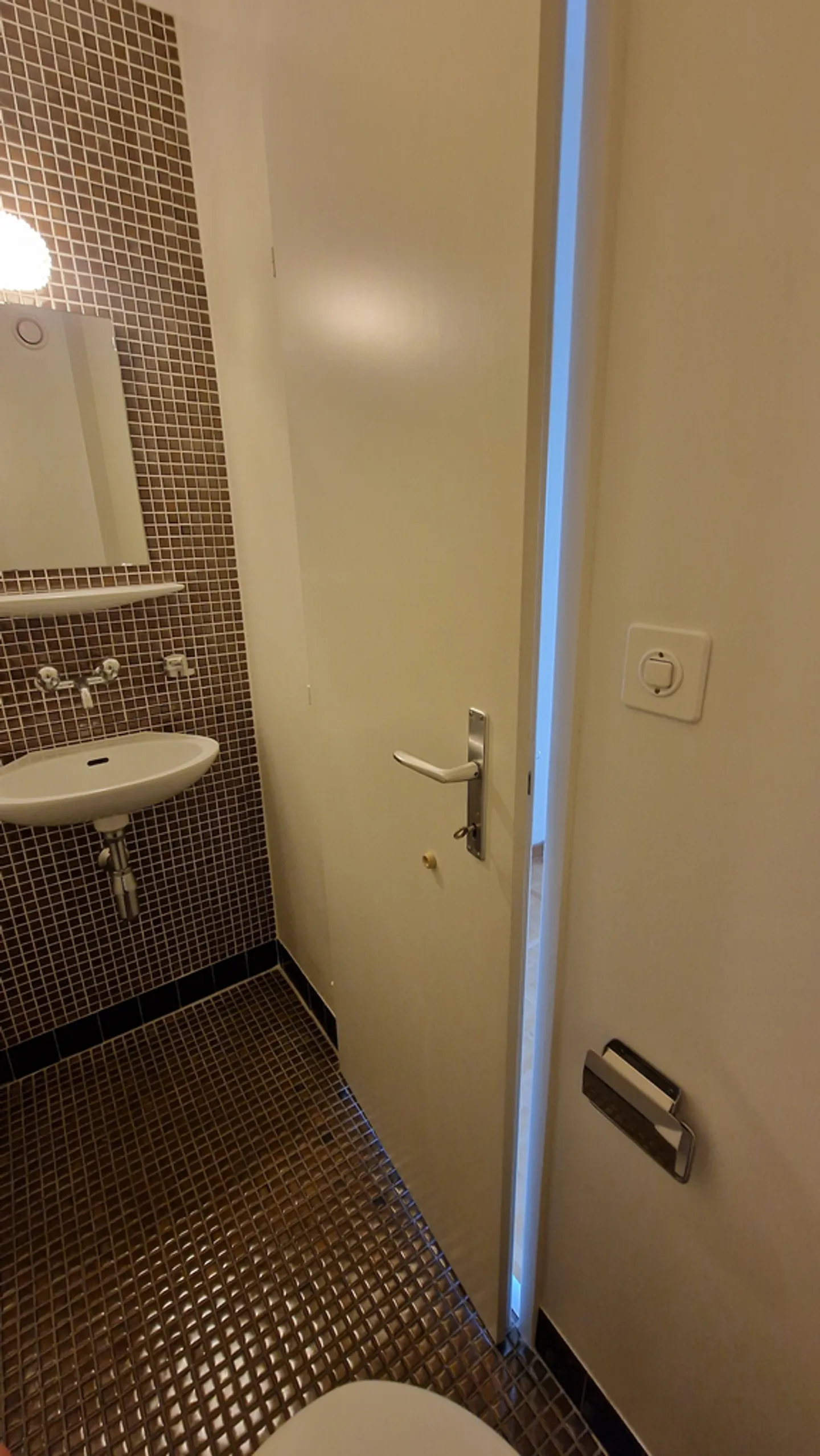 BOUCHET - 4 ROOMS BRIGHT ON THE 6TH FLOOR - Photo 8 of 8