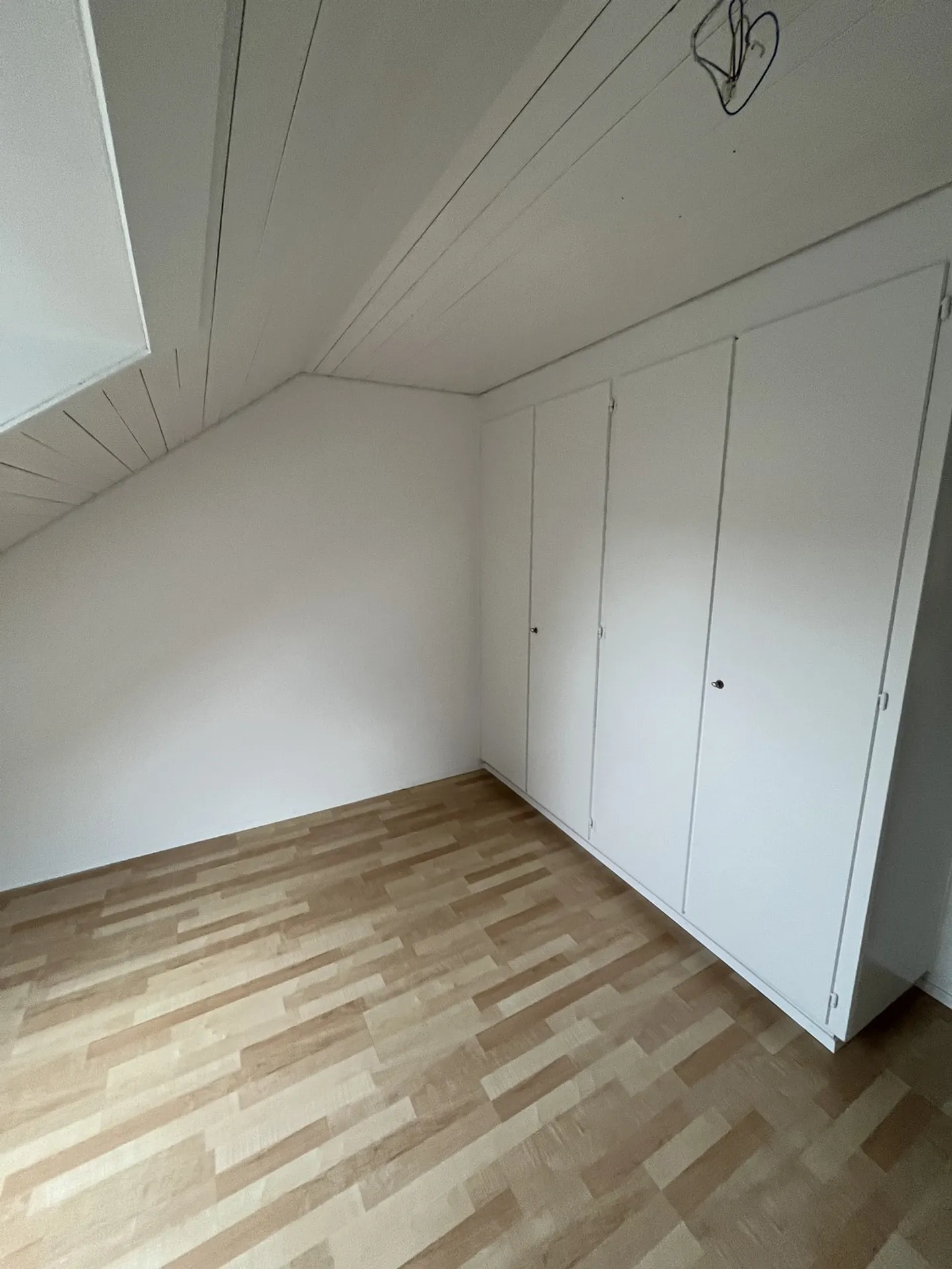 Moderne 3.5-Zimmer-Dachwohnung in Liebefeld – mit Balkon - Foto 7 von 9