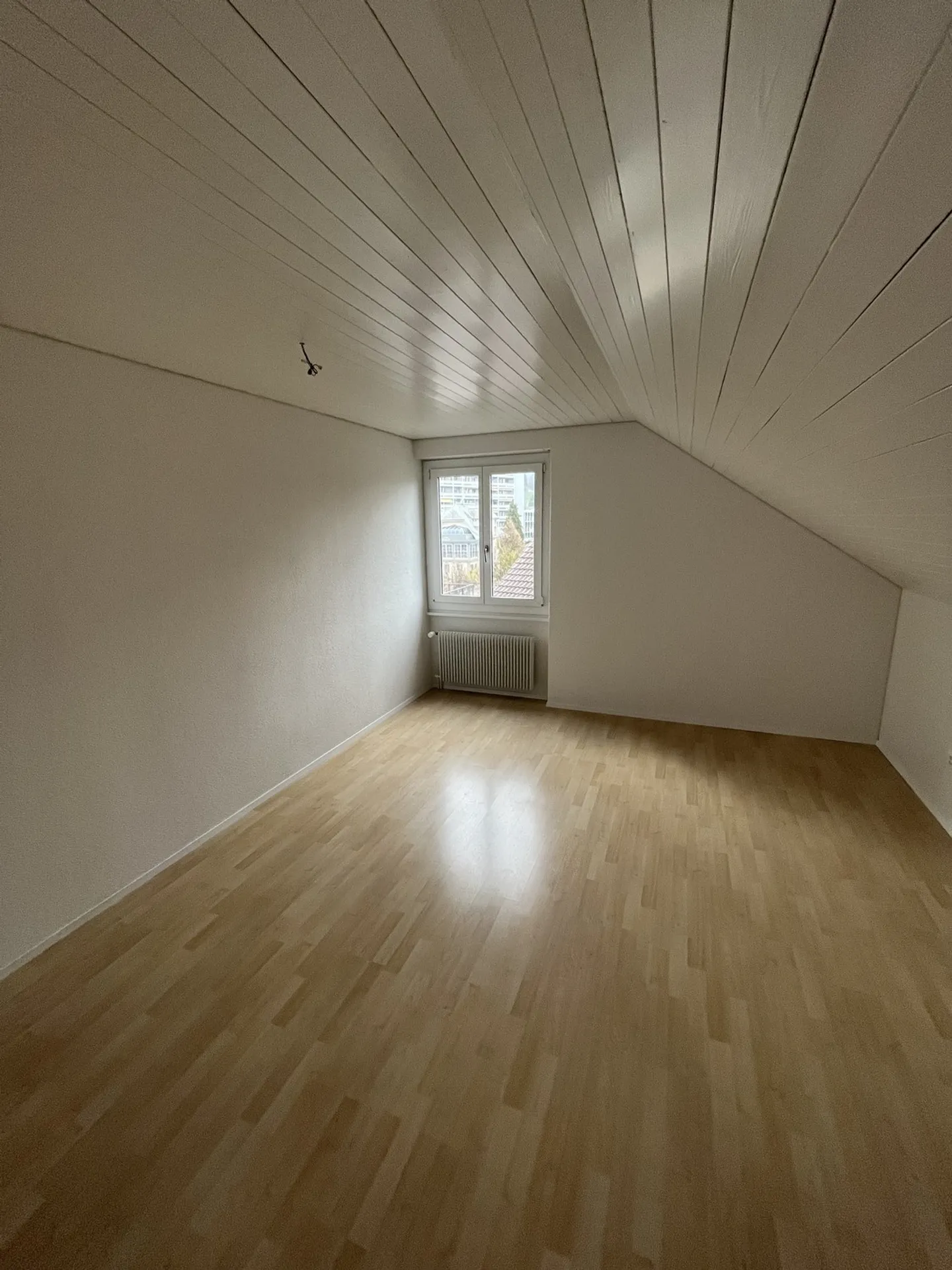 Moderne 3.5-Zimmer-Dachwohnung in Liebefeld – mit Balkon - Foto 8 von 9