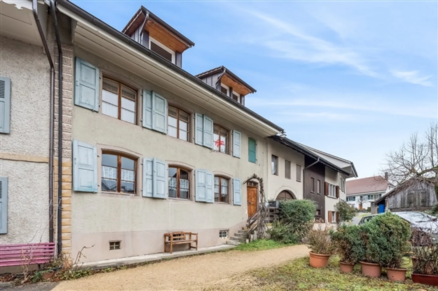 Affascinante casa plurifamiliare con reddito da locazione stabile - Foto 1 di 10