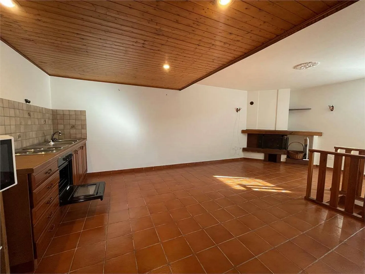 Villa esclusiva - 8 locali, vista panoramica e ampio giardino - Foto 12 di 12