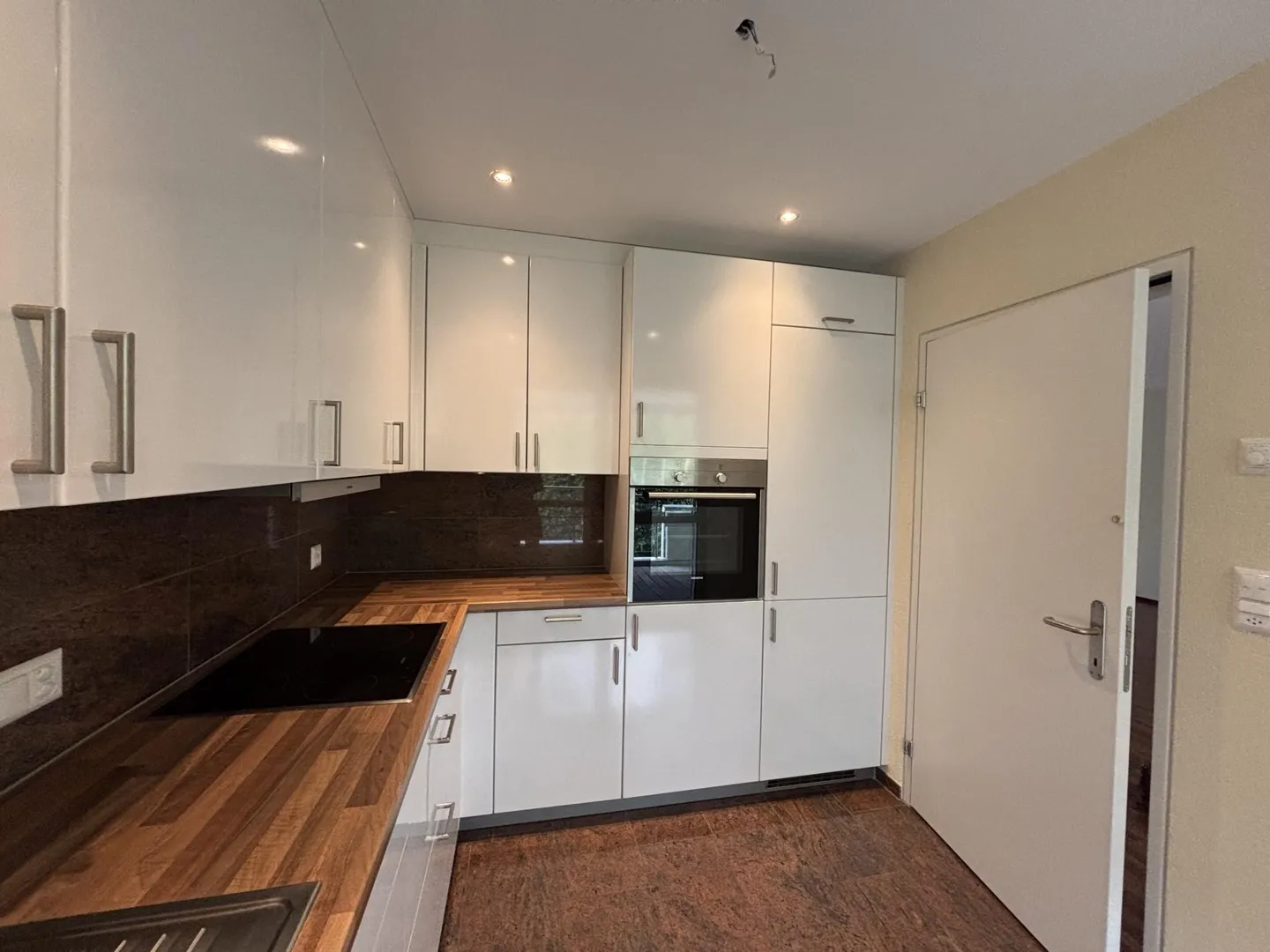 Spacious Apartment in Neuchâtel - Photo 3 of 9