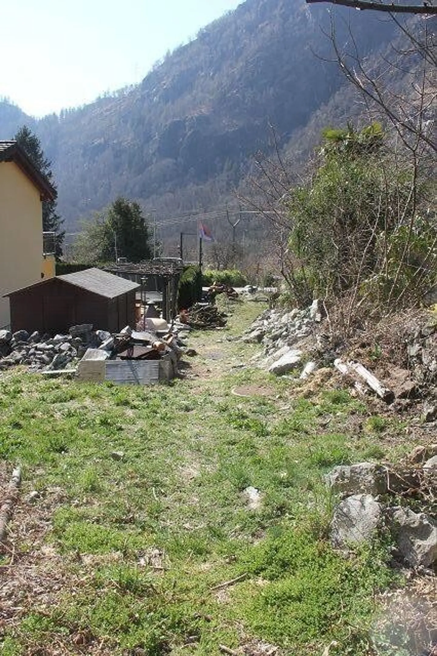 Sonniges Baugrundstück in Avegno - Foto 3 von 6